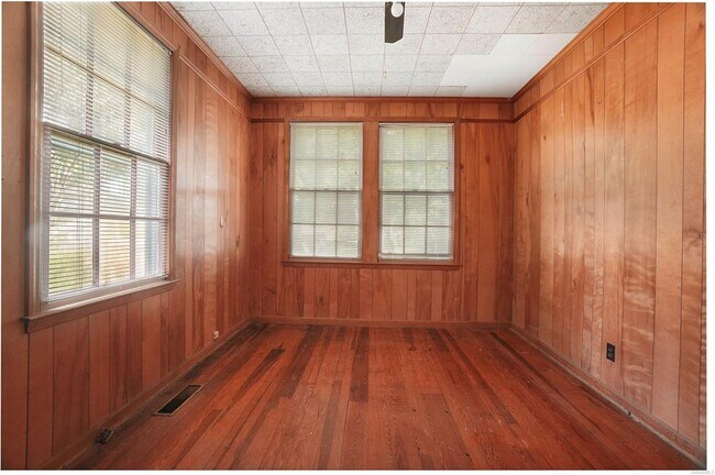 Building Photo - 2308 Cherokee Dr