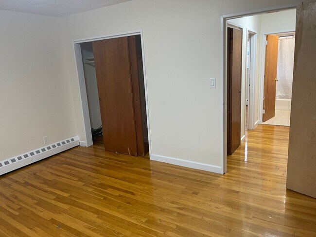 Building Photo - Free month COOLIDGE CORNER, Noce renovated 2 bed in small building,  Utilities INC, Pets Ok NO LEAD!