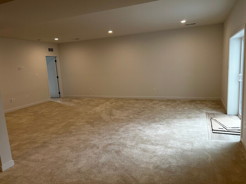 Building Photo - 23502 Parkside Village Cir