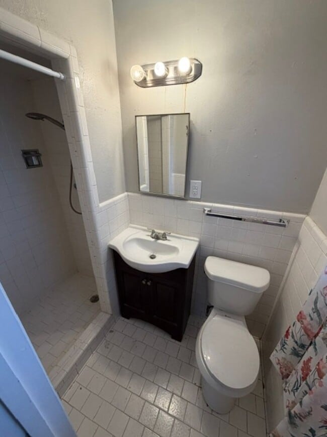 Building Photo - 1301 Manor Pl