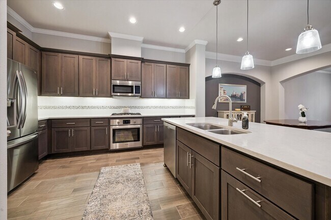 Building Photo - 1725 W 23rd St