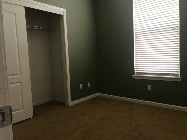 Building Photo - Beautiful 4 bedroom in Curti Ranch