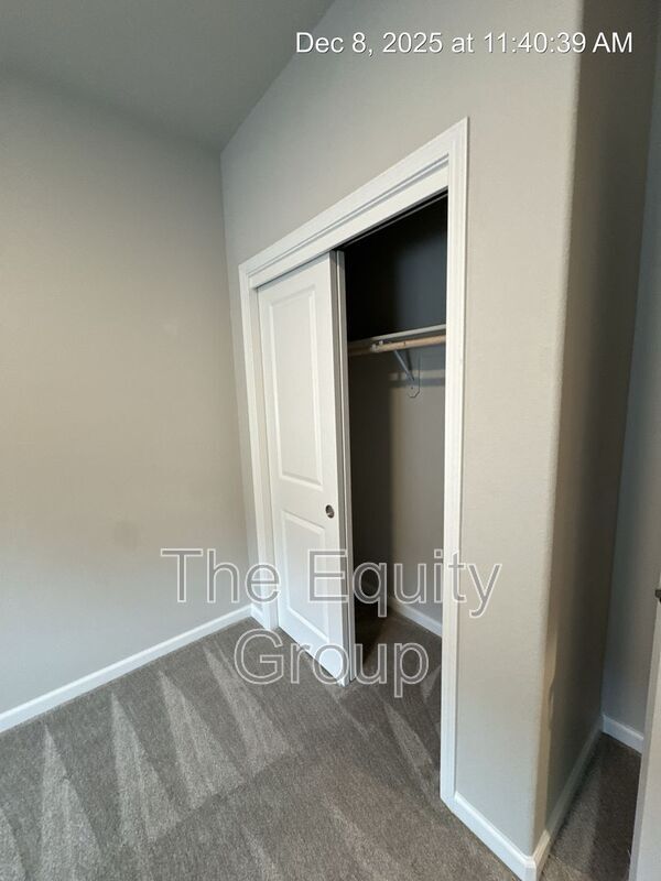 Building Photo - 514 S Summit St