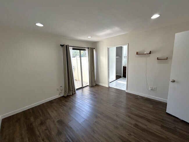 Building Photo - COUNTRY MILE RD POMONA 91766 (2 BED / 2 BATH)