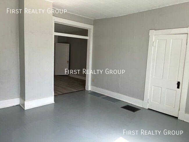 Building Photo - 338 Cincinnati Ave
