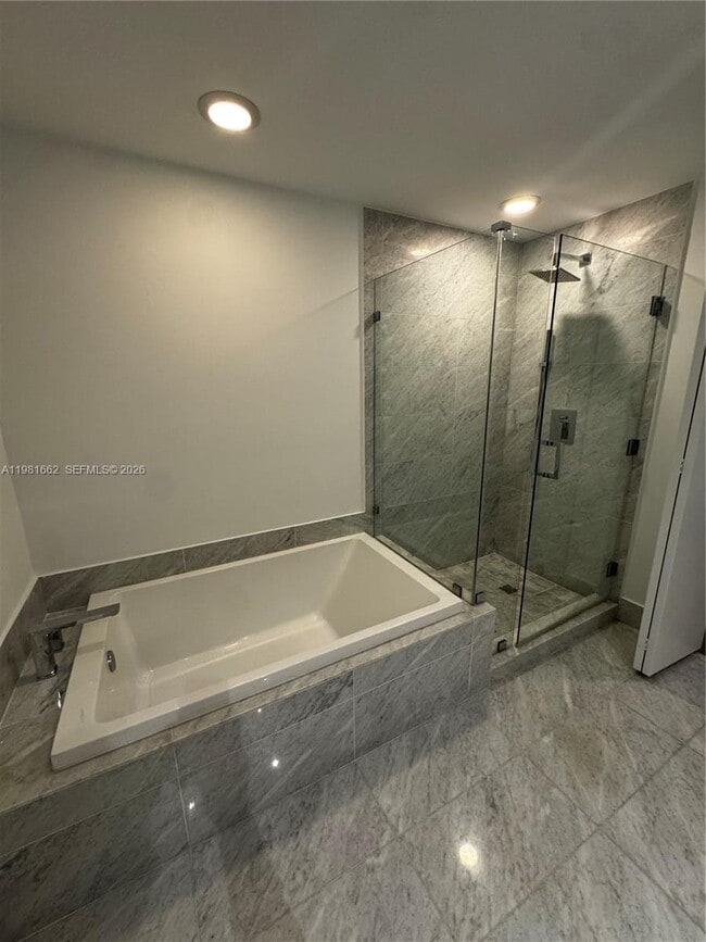 Building Photo - 801 S Miami Ave