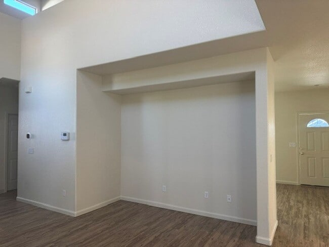 Building Photo - 4 Bedroom 3 Bath Two Story Home, New Flooring, New Interior Paint