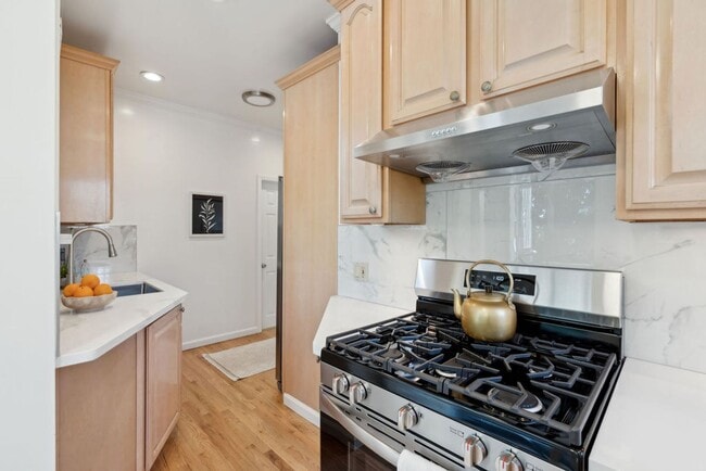 Building Photo - EPIC REA - Great Renovated ( all appliance...
