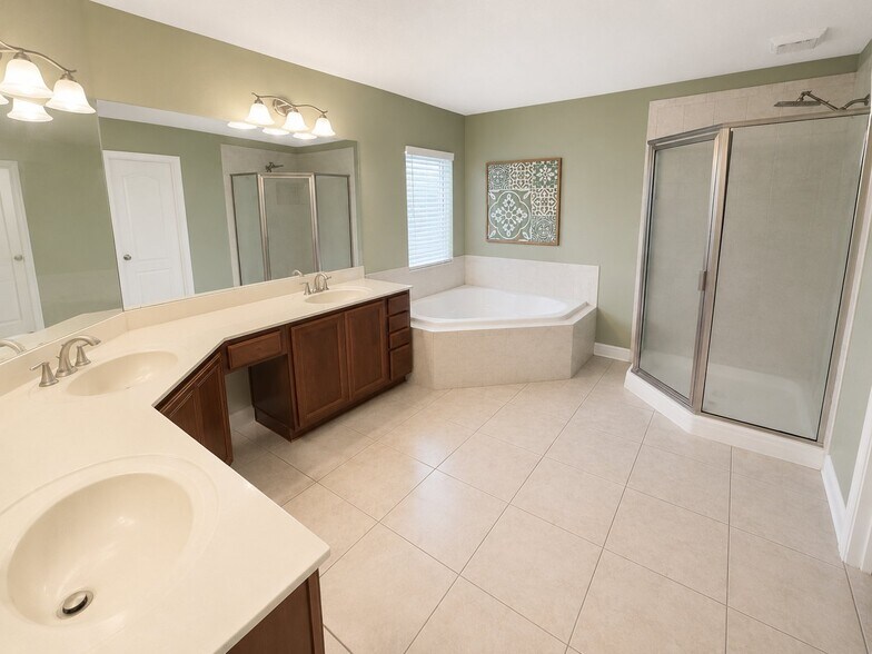Building Photo - 136 Pine Arbor Cir
