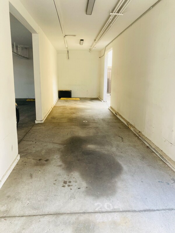 Building Photo - 924 Gaviota Ave