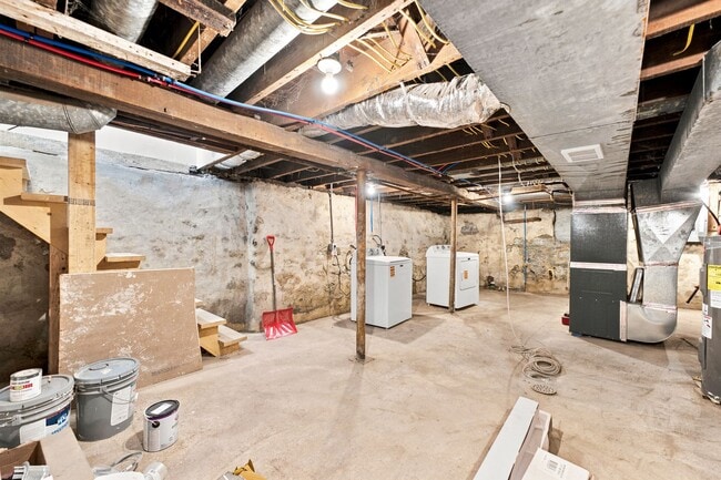 Building Photo - 325 N Aiken Ave
