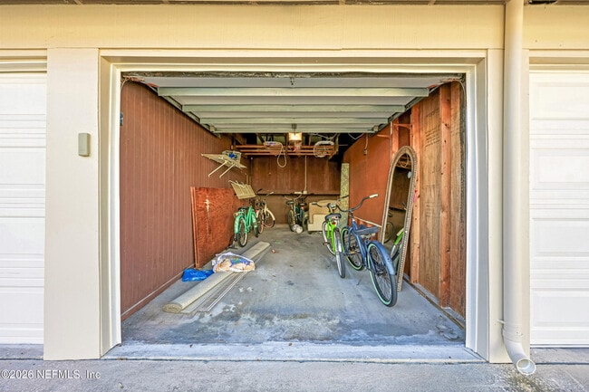 Building Photo - 10 10th St