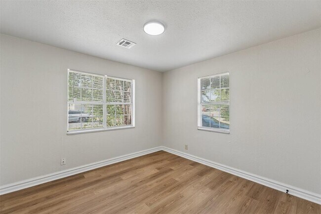 Building Photo - 912 SW 48th St