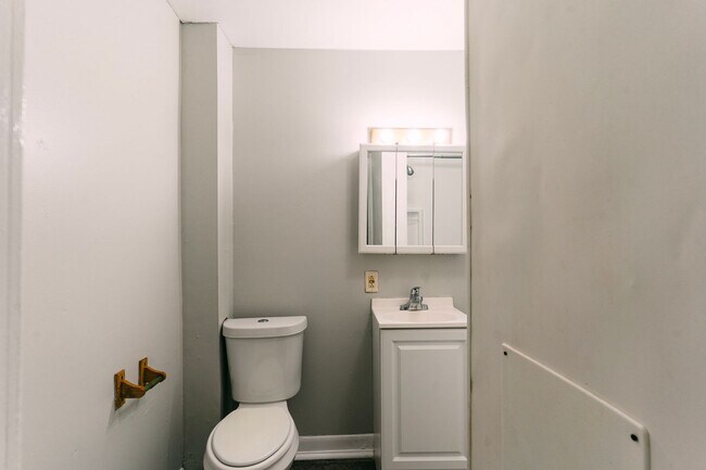 Building Photo - 1809-1811 Morton - Four Eight