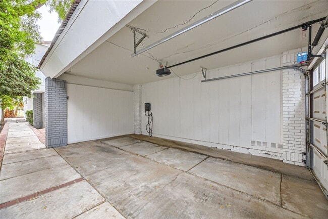 Building Photo - Golf Course Views from LVCC home