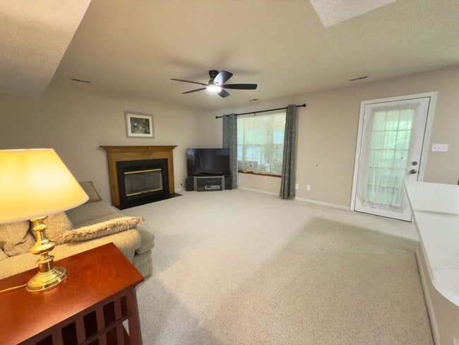 Building Photo - 4585 Village Park Dr E