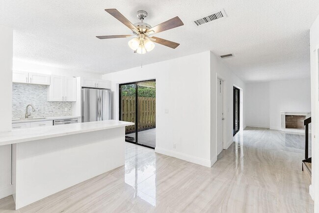 Building Photo - 1624 Forest Lakes Cir