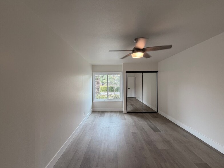 Building Photo - Cat-Friendly Condo with Private Cat Patio Enclosure + Resort-Style Amenities in Tarzana!