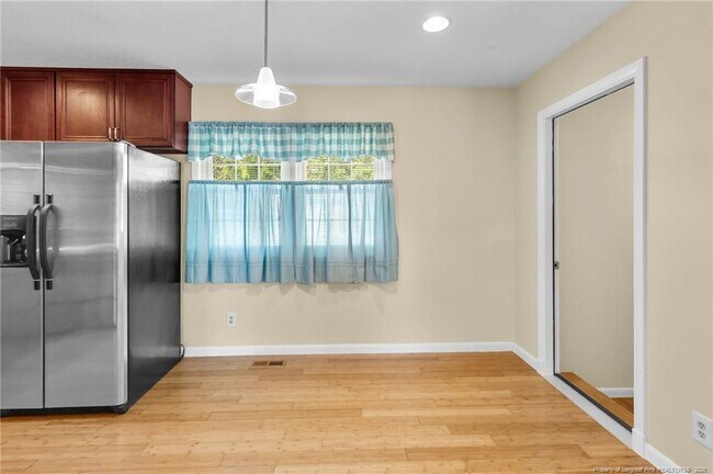 Building Photo - 1644 Inverness Dr