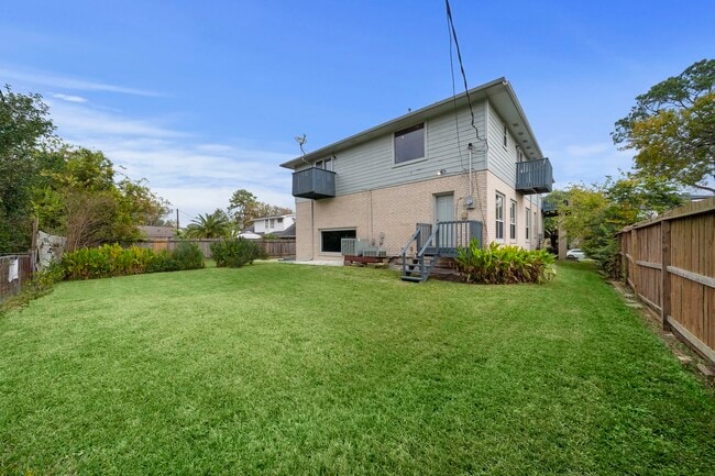 Building Photo - 2523 Baycrest Dr