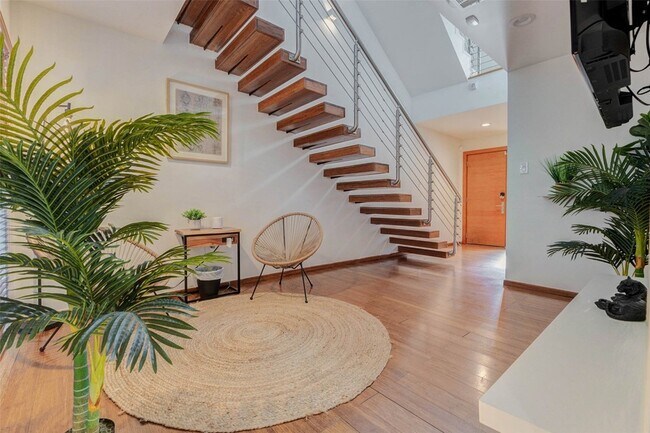 Building Photo - 4115 Chartres St