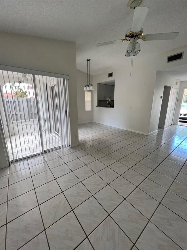 Building Photo - 1565 Springside Dr