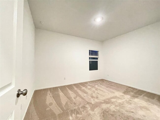 Building Photo - 332 Amber Gln