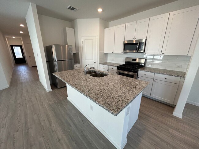 Building Photo - Dual Primary Suites! Spacious Home w/ Open Kitchen & Community Pool!