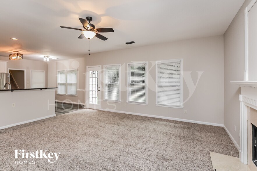 Building Photo - 3215 Maple Terrace Dr