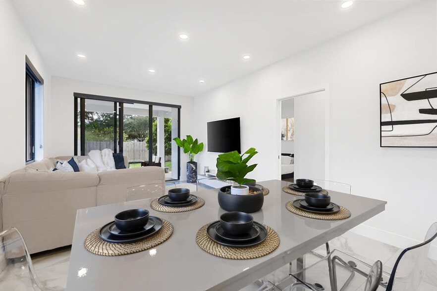 Building Photo - 826 SW 14th Ct