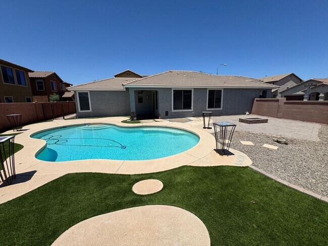 Building Photo - 4133 E Cherry Hills Dr