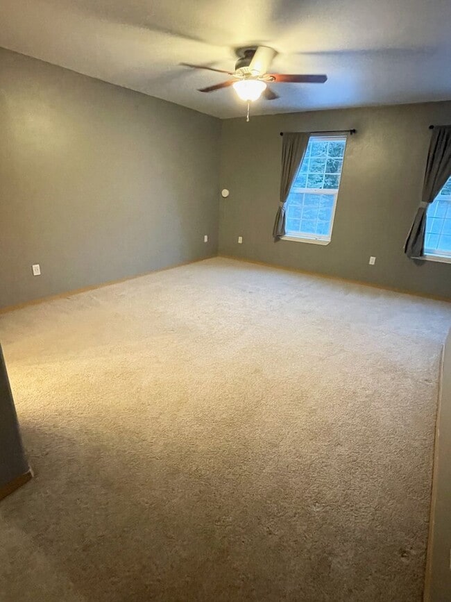 Building Photo - Large 4 bd, 2.5 bath home for rent in Nort...