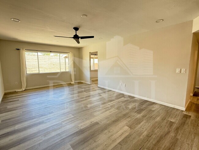 Building Photo - 3617 S Siesta Ln