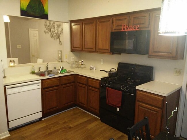 Building Photo - 1111 Peachford Ln