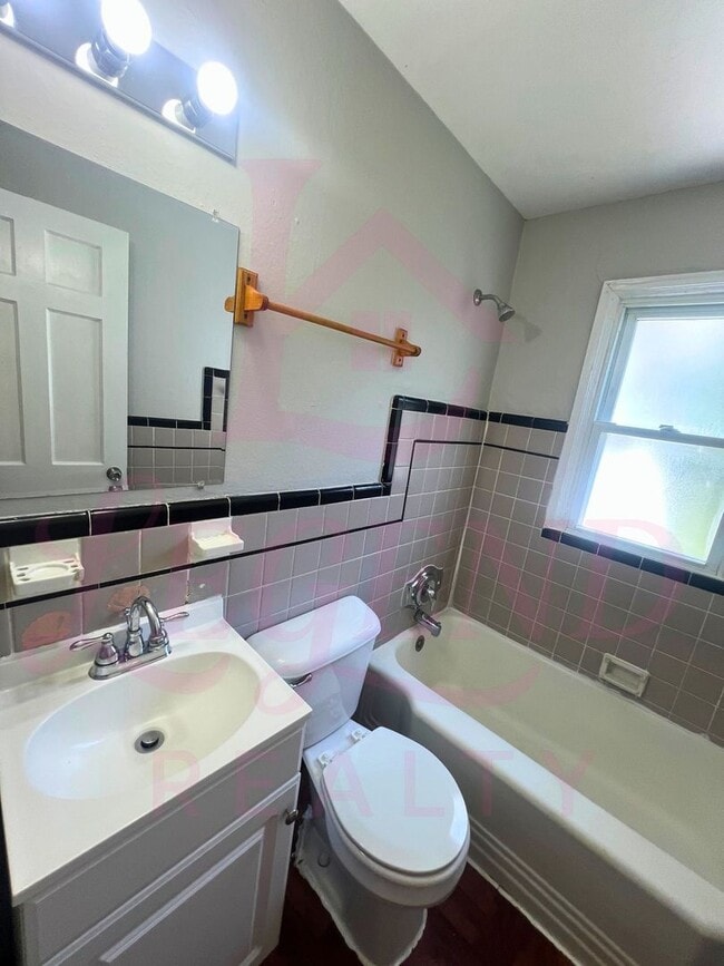 Building Photo - Charming 2-Bedroom Home with Bonus Room!