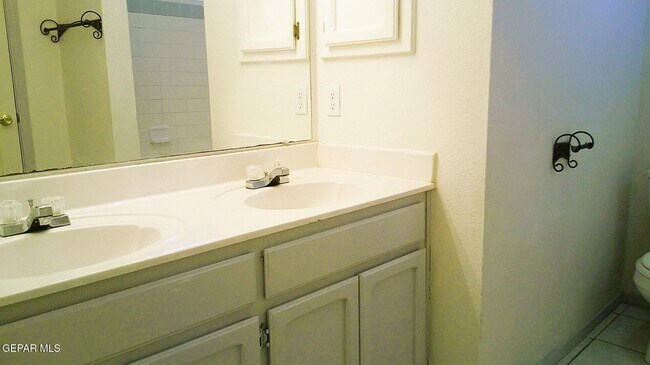 Building Photo - 1450 Plaza Roja Ct
