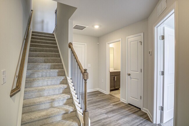 Building Photo - 2437 Kasota Ln