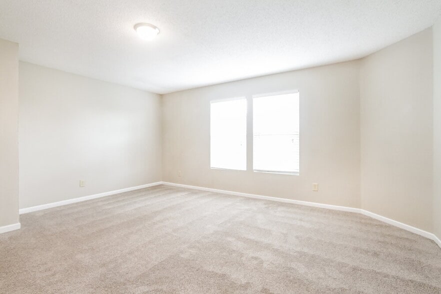 Building Photo - 9047 Bainbridge Dr