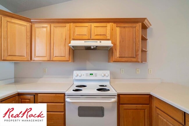 Building Photo - 3 Bed 2 Bath, 2 Car Garage with a Fully Fe...
