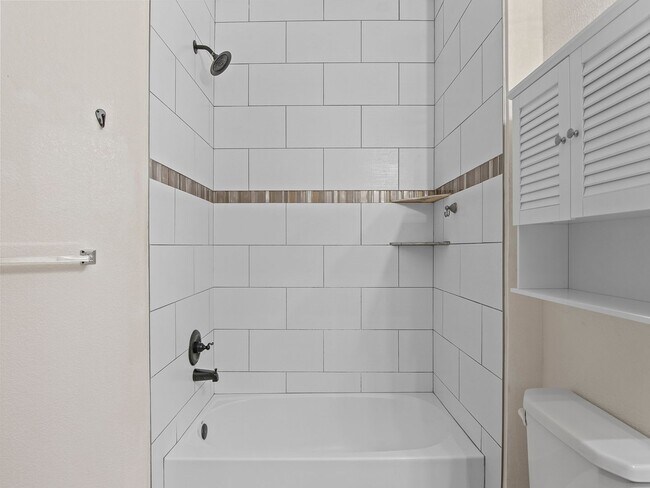 Building Photo - Charming 2 bed 2 bath Condo Near Centerra!