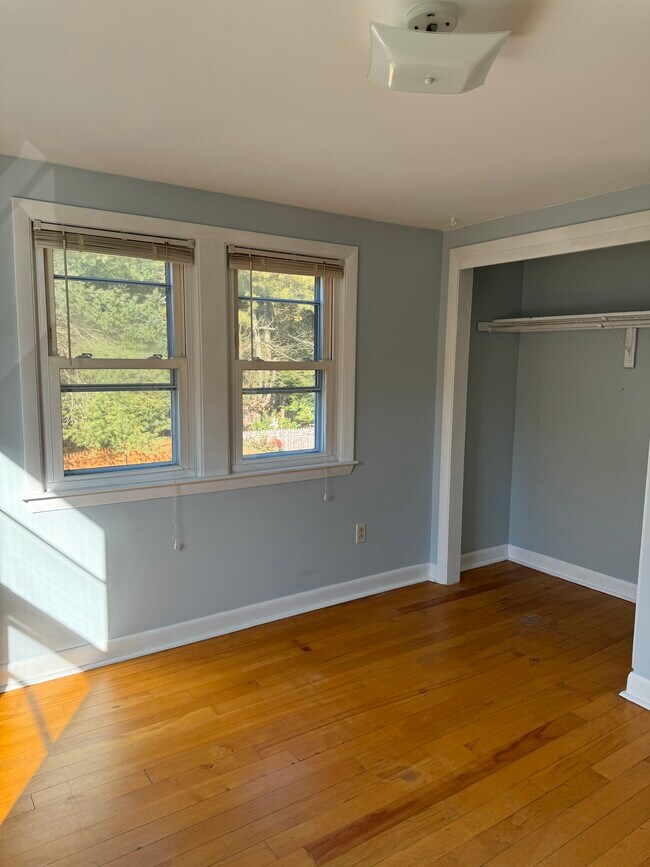 Building Photo - 10 Windorf Cir