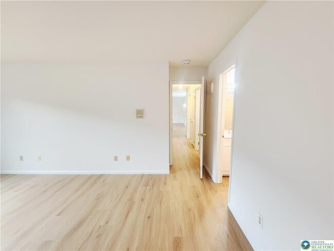 Building Photo - 4501 N Hedgerow Dr