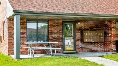 Building Photo - 231 S Grant Ave