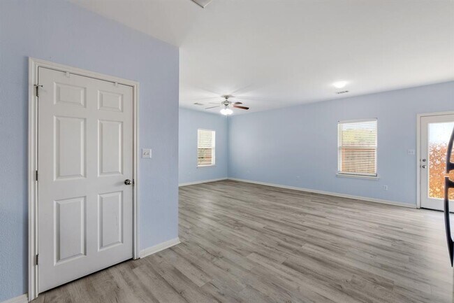 Building Photo - 4500 Senda Ln