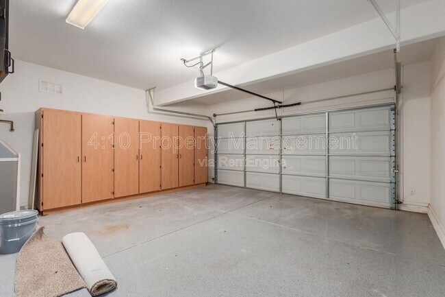 Building Photo - 2644 E Chester Dr