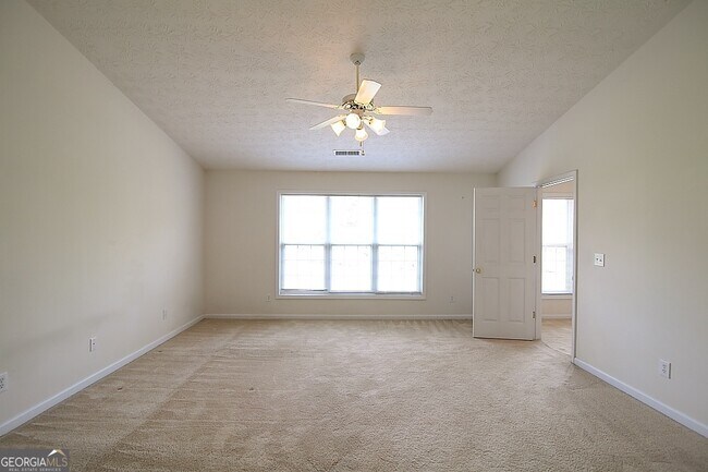 Building Photo - 3230 Kylay Ct NE