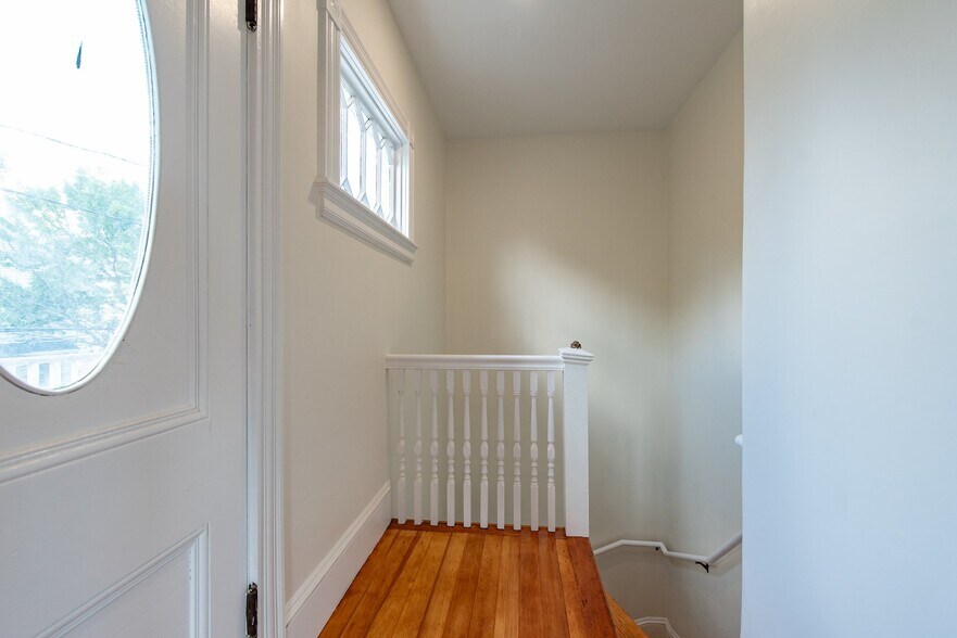 Building Photo - 73 Vandewater St