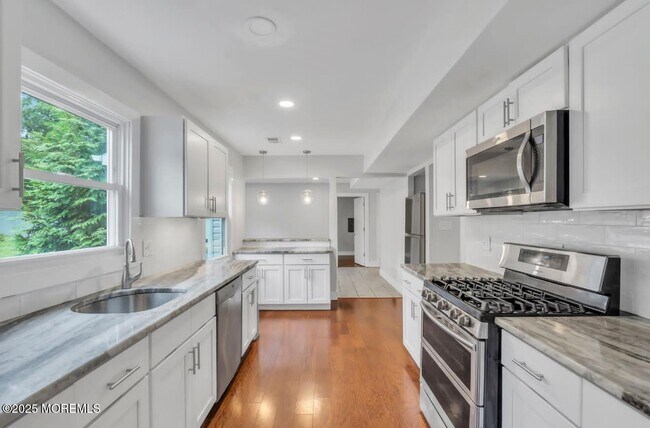 Building Photo - 2300 Oak Knoll Dr