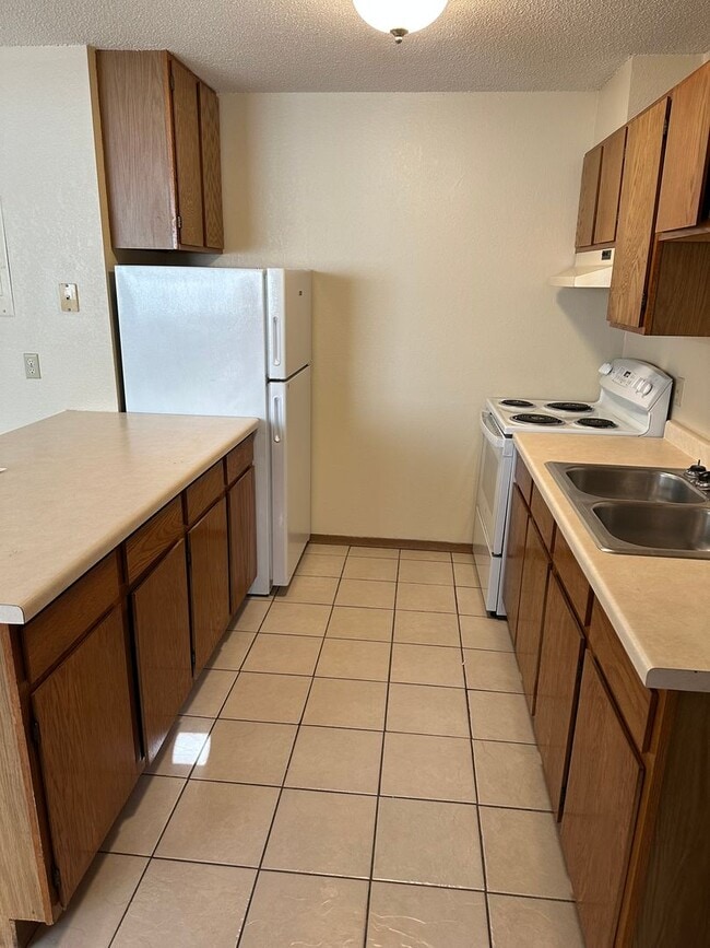 Building Photo - One Bedroom