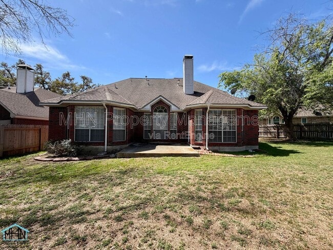 Building Photo - 1307 Adobe Run